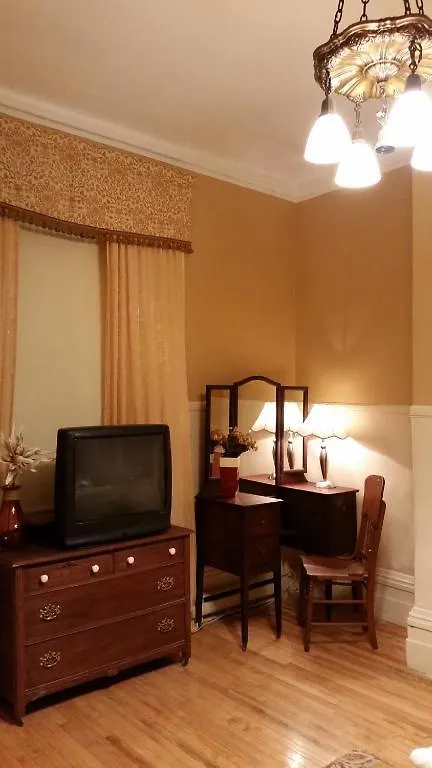 Jade Blue B&B Montreal 3*,