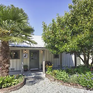 https://hedgerow-house.hotels-victoria.net